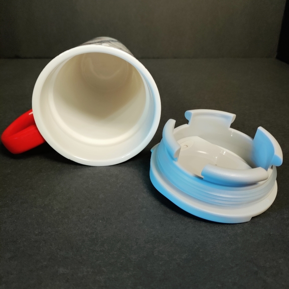 🎄A CHRISTMAS TRAVEL MUG⭐ - Picture 2 of 5